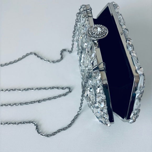 CACHÉ | Crystal Clutch - Picture 7 of 12